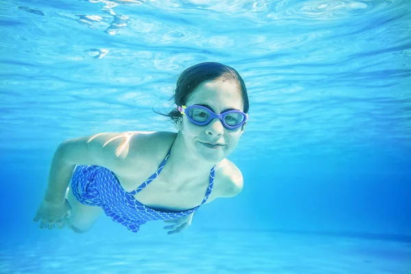 Gyermek medence víz alatti — Stock Fotó