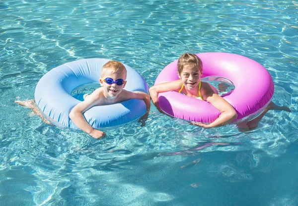 Happy Family playing on inflatable tubes — Stock Photo, Image