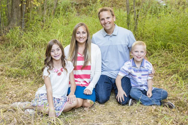 Familie genießt den Sommer — Stockfoto