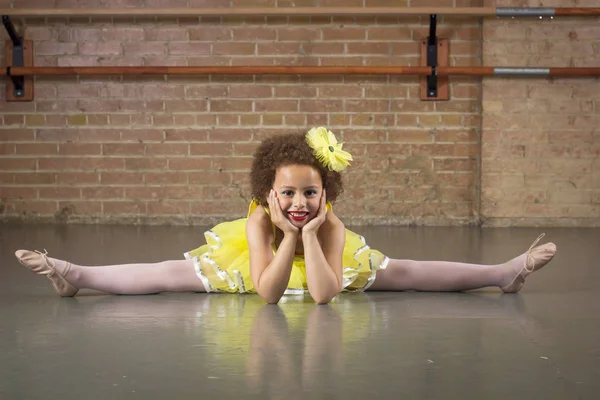 Beautiful little dancer portrait at a dance studio — Stock Photo, Image