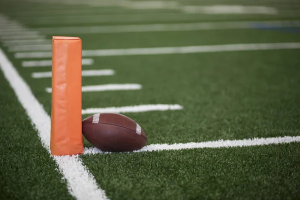 American Football Auf Der Weißen Linie — Stockfoto