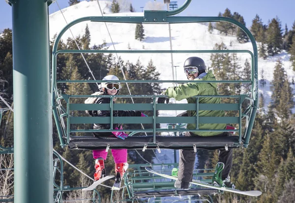 Smiling Father Daughter Riding Chair Lift Together Sunny Day Ski — Stock Photo, Image