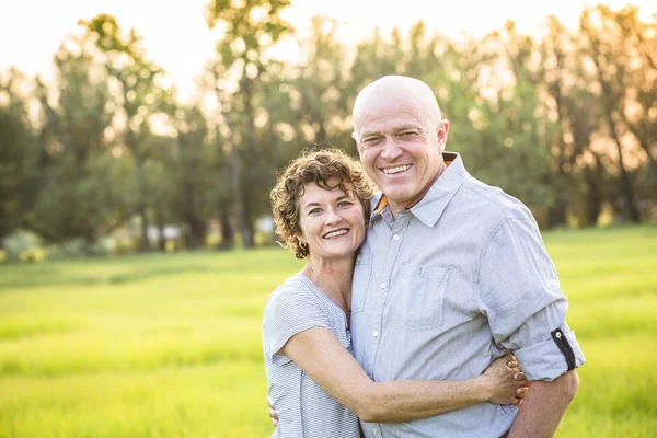 Atractivo Retrato Talla Sonora Aire Libre Marido Esposa Mayores Años — Foto de Stock