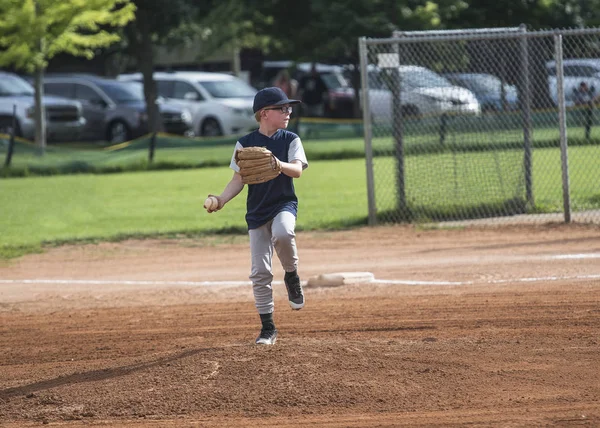 Full Length Action Photo Little League Baseball Pitcher Throwing Pitch — Stok Foto