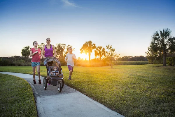 Beautiful Fit Young Family Walking Jogging Together Outdoors Paved Sidewalk — Stock Photo, Image