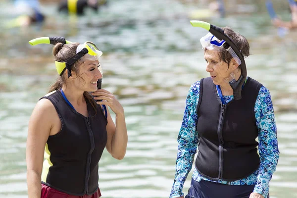 Candid Lifestyle Foto Van Twee Vrouwen Waaronder Een Oudere Vrouw — Stockfoto