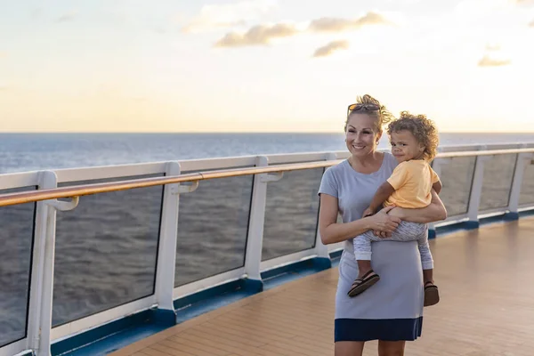Mother Her Son Enjoying Caribbean Cruise Vacation Together Candid Photo — Stock Photo, Image
