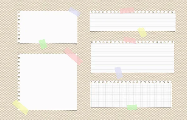 Weiße linierte Notiz, Notizbuch, Papierblätter mit buntem Klebeband auf braunem kariertem Muster — Stockvektor