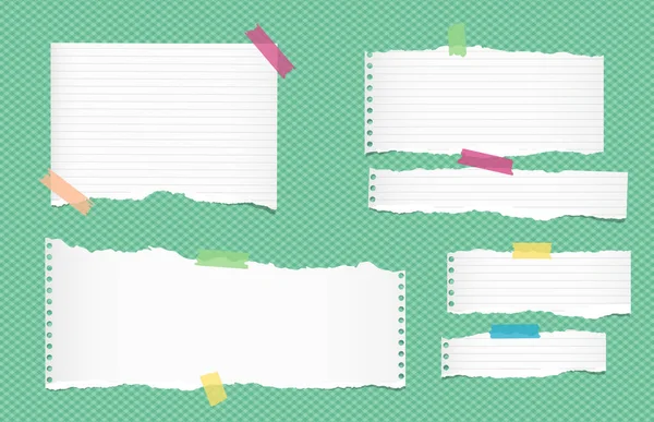 Nota blanca rasgada, cuaderno, hojas de papel de copybook, tiras pegadas con cinta adhesiva colorida en patrón cuadrado verde — Archivo Imágenes Vectoriales