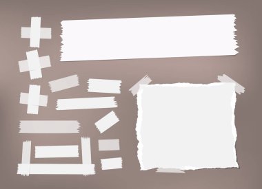 Sökük beyaz defter, defterini, not kağıdı, yapışkan, yapışkan maskeleme bandı kahverengi zemin üzerinde sıkışmış