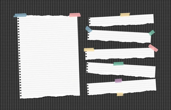 Nota reglada rasgada, cuaderno, tiras de papel de copybook pegadas con cinta adhesiva, sobre fondo cuadrado negro . — Vector de stock