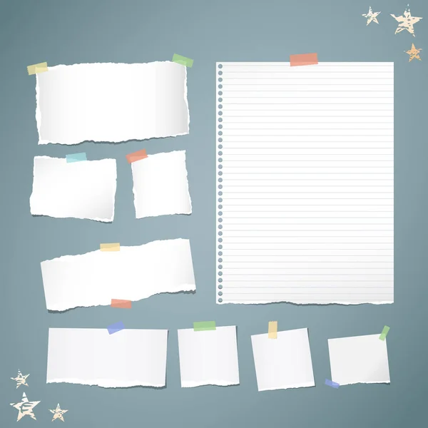 Roztrhané bílé Poznámka, zápisník, Sešitový papírové proužky s barevné lepící pásky, hvězdy na modrém pozadí. — Stockový vektor