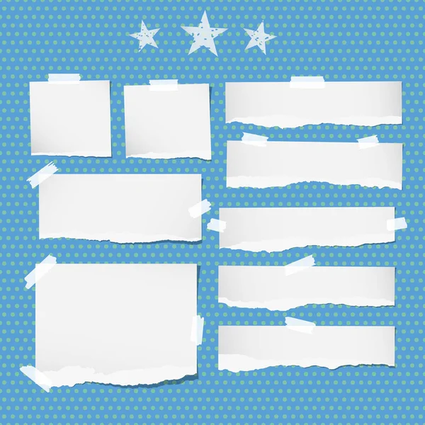 Hvid rippet notesbog, copybook ark, stjerner sidder fast med klæbrig tape på blå prikket mønster . – Stock-vektor