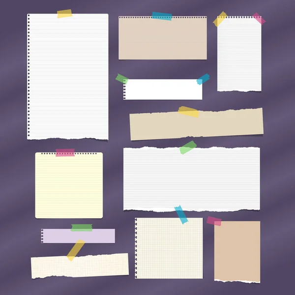 Sönderrivna styrde Obs, notebook, häfte pappersremsor, ark fast med tejp på mörk lila bakgrund. — Stock vektor