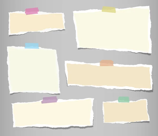 Bandes déchiquetées beige, bloc-notes, papier à lettres pour texte ou message collé avec du ruban adhésif sur fond gris . — Image vectorielle