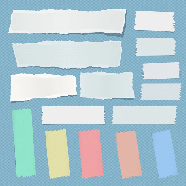 Caderno rasgado branco, tiras de papel de nota, fita adesiva adesiva colorida para texto ou mensagem em fundo quadrado azul . — Vetor de Stock