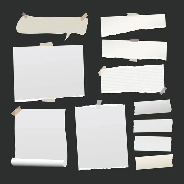 Caderno vetorial rasgado, papel de nota, fita adesiva, pegajosa, com bolha de fala para texto ou mensagem em fundo preto . — Vetor de Stock