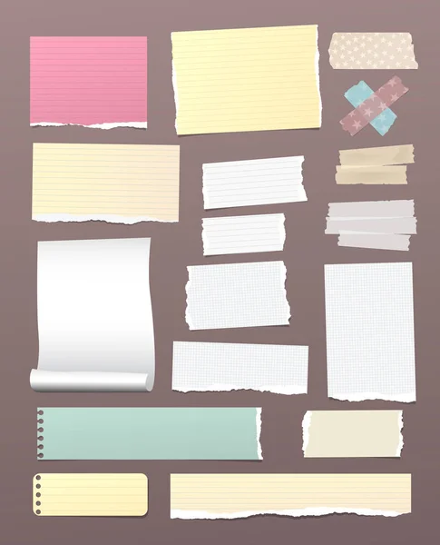 Vit och färgglada sönderrivna, fodrad och kvadraten Obs, anteckningsboken papper med självhäftande, klibbig tape på brun bakgrund. — Stock vektor