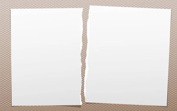 Nota vuota bianca strappata, fogli di carta per notebook per testo incollato su sfondo quadrato marrone . — Vettoriale Stock