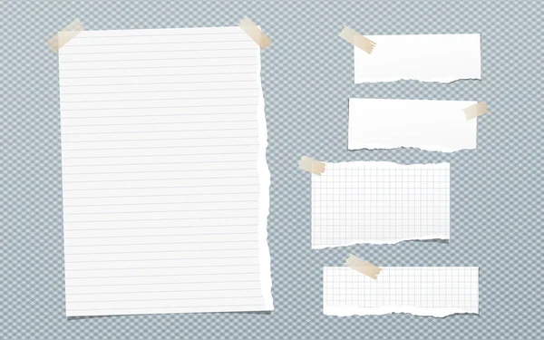 Trozos de nota blanca rasgada y cuadrada, hoja de papel de cuaderno para texto pegado con cinta adhesiva marrón sobre fondo azul . — Vector de stock
