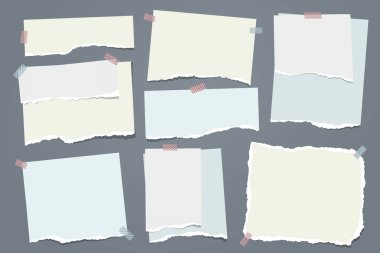 Yırtık beyaz ve renkli notlar, not defteri şeritleri ve koyu gri arka planda yapışkan bantlarla yapıştırılmış parçalar. Vektör illüstrasyonu