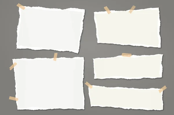 Conjunto de notas brancas rasgadas, tiras de papel de caderno e peças com sombra macia coladas com fita adesiva no fundo cinza escuro. Ilustração vetorial — Vetor de Stock
