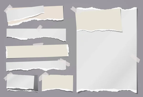 Conjunto de notas blancas y coloridas desgarradas, tiras de papel para cuadernos y piezas pegadas con cinta adhesiva sobre fondo gris. Ilustración vectorial — Archivo Imágenes Vectoriales