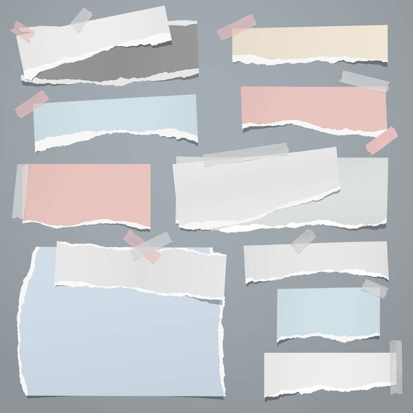 Порванная белая и красочная нота, бумажные полоски для блокнота, кусочки застряли на синем фоне. Векторная иллюстрация
