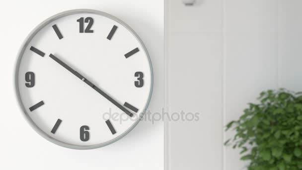 Relojes de oficina en la pared blanca - timelapse — Vídeo de stock