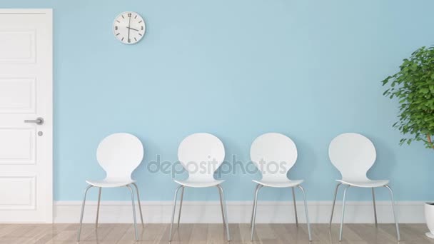 Стільці і настінні годинники в залі очікування — стокове відео
