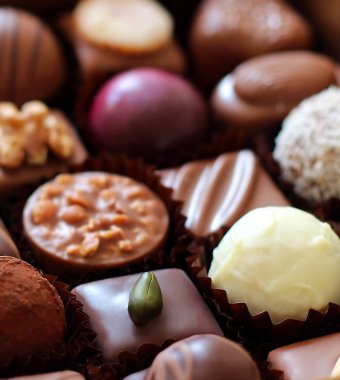 Çikolata şekerleme ve pralin ürün yelpazesine