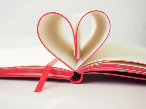 Heart from book pages Royalty Free Stock Images