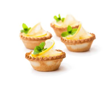beyaz izole limon ile yumurta kremalı tart 
