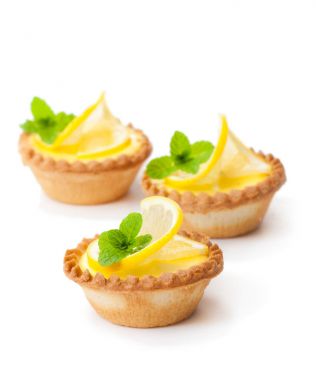beyaz izole limon ile yumurta kremalı tart 
