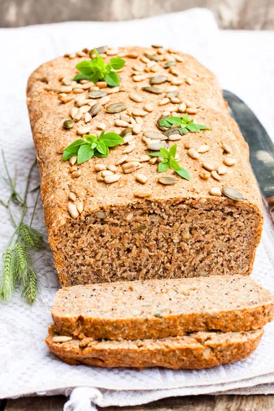 Homemade  sliced rye bread with sunflower seeds and greek basil — Stock Photo, Image