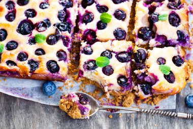 Yaban mersini ve yoğunlaştırılmış süt ile shortcrust pasta 