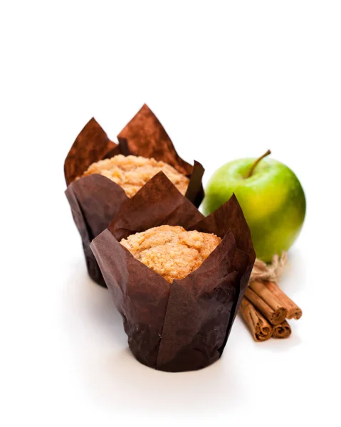 Apfel-Zimt-Muffins isoliert auf weiß — Stockfoto