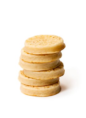 Sıcak kızarmış ekmek üzerinde beyaz izole 