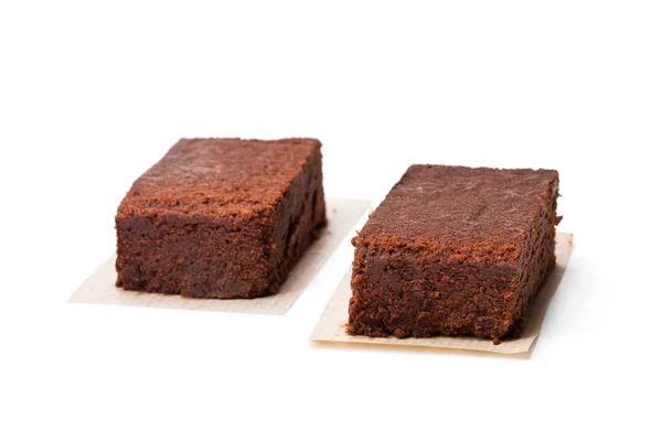 Brownie σοκολάτας κομμάτια που απομονώνονται σε λευκό — Φωτογραφία Αρχείου