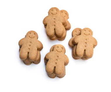 Beyaz üzerine izole edilmiş fırında zencefilli kurabiye. 