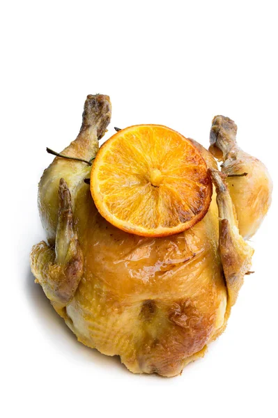 Poussin tostado con naranja y romero aislado en blanco — Foto de Stock