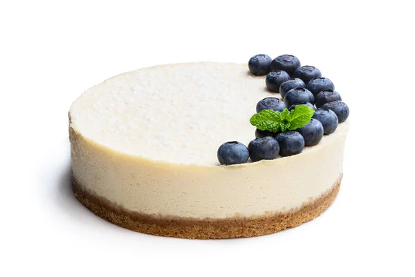 纽约风格的芝士蛋糕 新鲜蓝莓 白色分离 — 图库照片