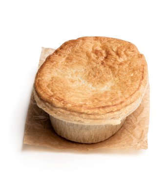 Beyaz üzerine izole edilmiş tavuk ve mantarlı ev yapımı lapa. 