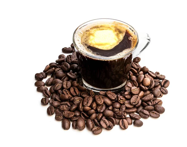 白で隔離されたバターと新鮮な脂肪分のコーヒーの小さなカップ — ストック写真