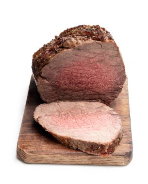 Biftek beyaz arka planda izole edilmiş. 