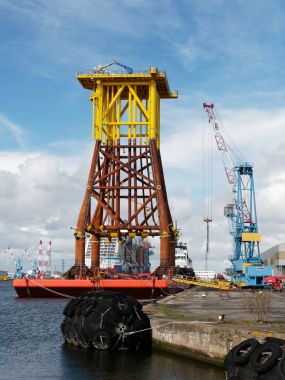 Saint Nazaire, Fransa, 16 Mart 2018, ceket offshore substa için