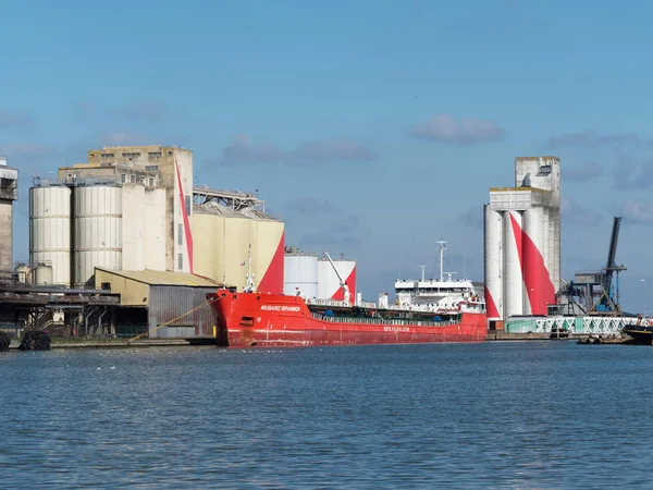 Saint Nazaire, Fransa, Mart 19,2018, yağ ve kimyasal tanker — Stok fotoğraf