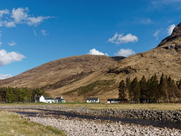 Glen Kinglass, Skottland, maj-09, 2015, Glenkinglass Lodge at den — Stockfoto