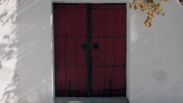 Набор винтажных дверей в средиземноморском стиле — стоковое видео