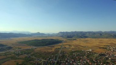 Bir şehrin hava dron görüntüleri